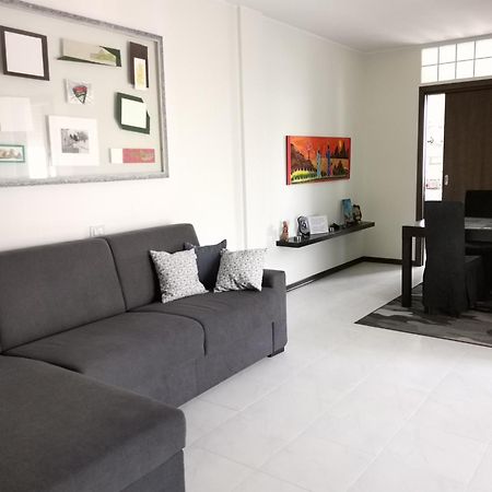 You Welcome Apt Apartment Elmas Luaran gambar